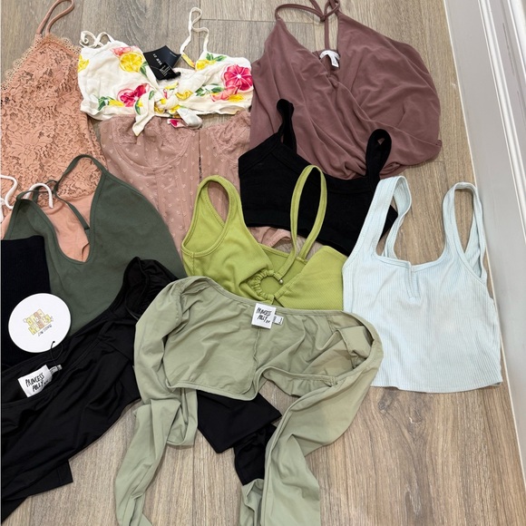 Assorted Women's Tops Collection - Picture 4 of 4